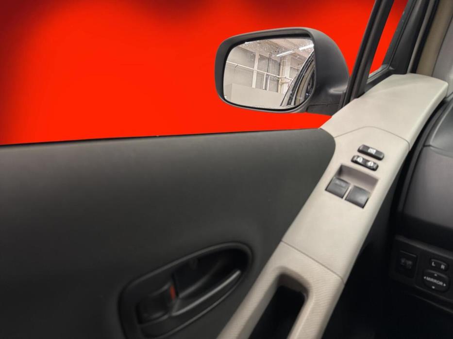 TOYOTA Yaris 2011