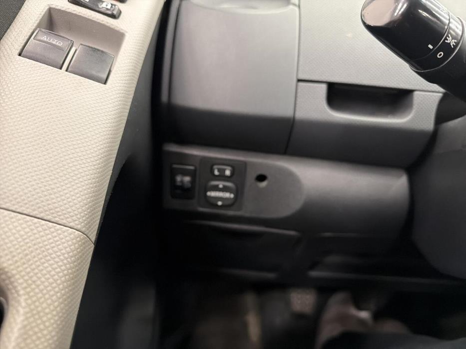 TOYOTA Yaris 2011