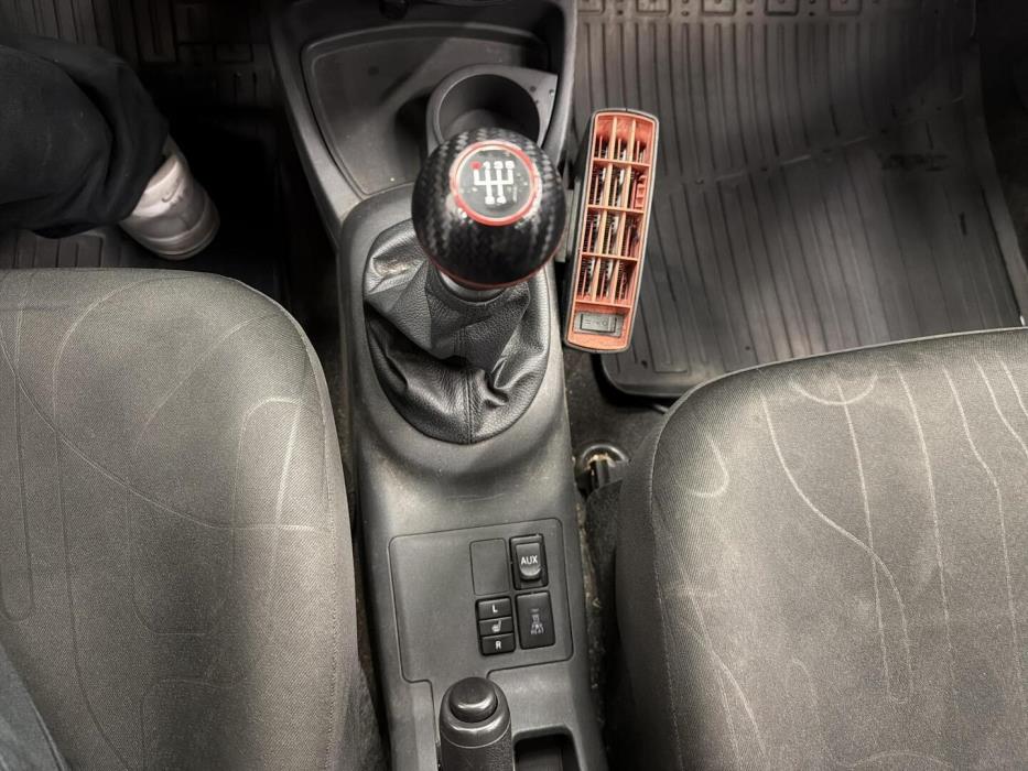 TOYOTA Yaris 2011