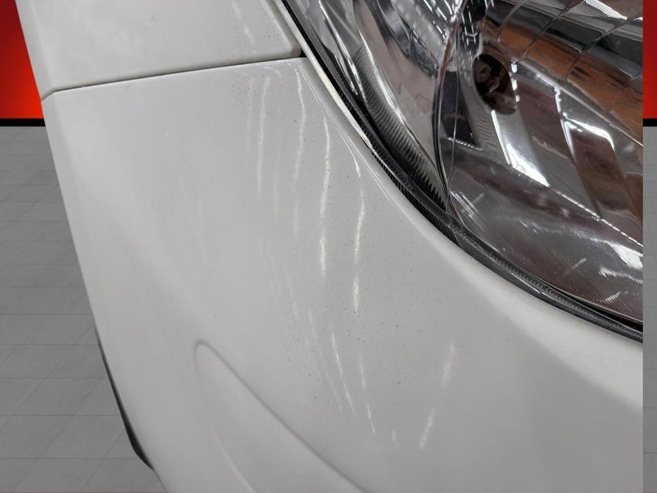 TOYOTA Yaris 2011