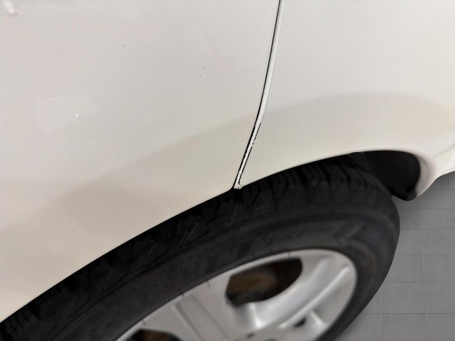 TOYOTA Yaris 2011