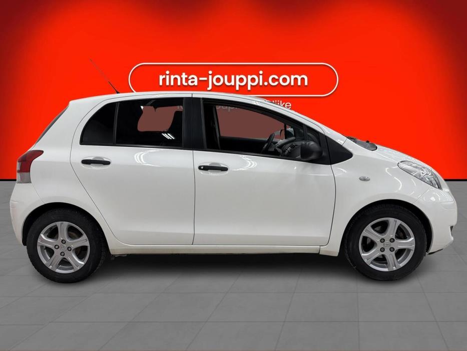 TOYOTA Yaris 2011