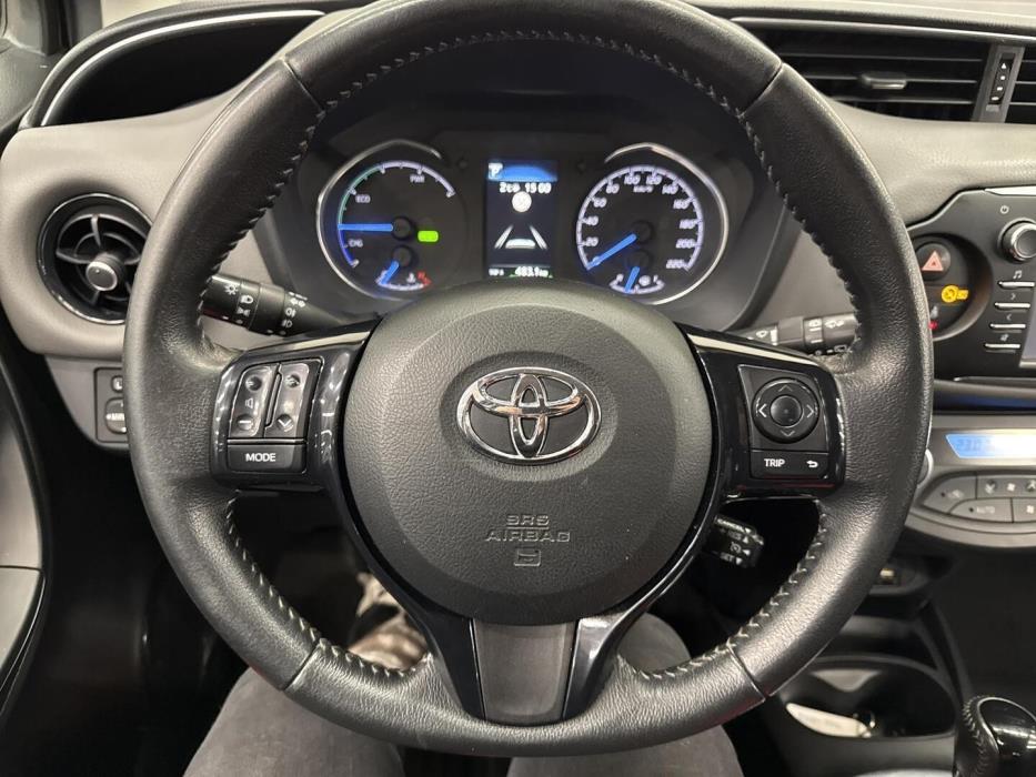 TOYOTA Yaris 2018