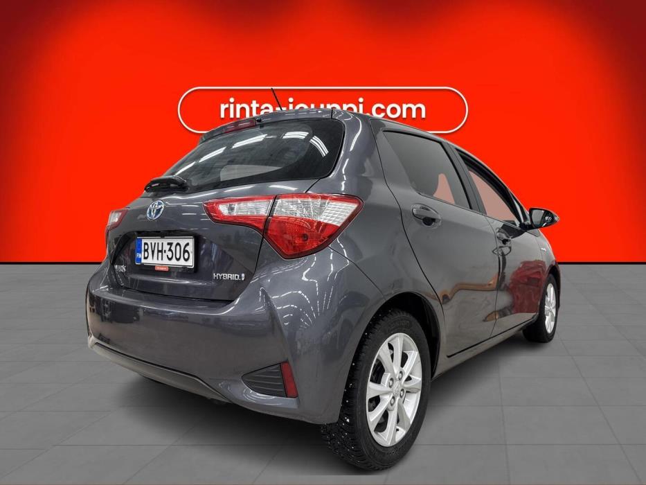 TOYOTA Yaris 2018