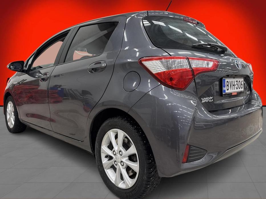 TOYOTA Yaris 2018