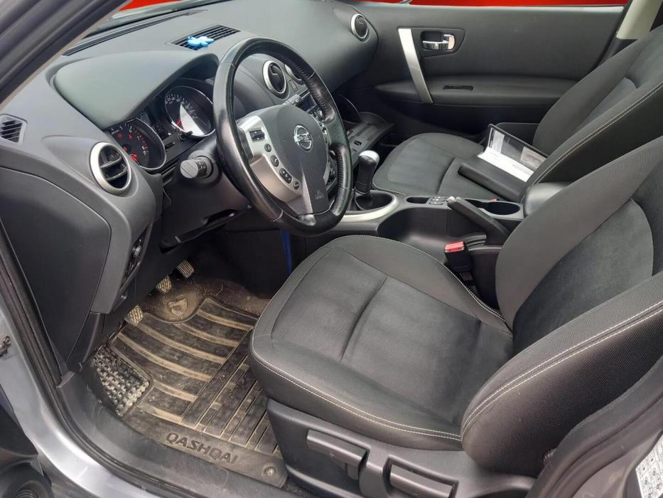 NISSAN Qashqai 2012