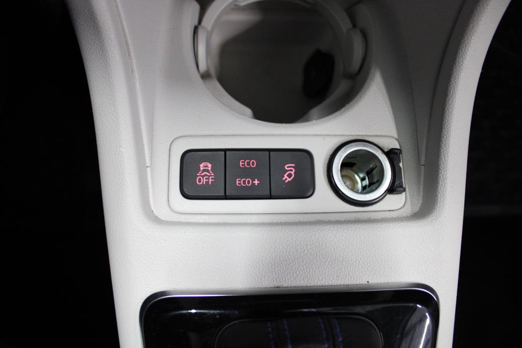 VOLKSWAGEN up! 2015