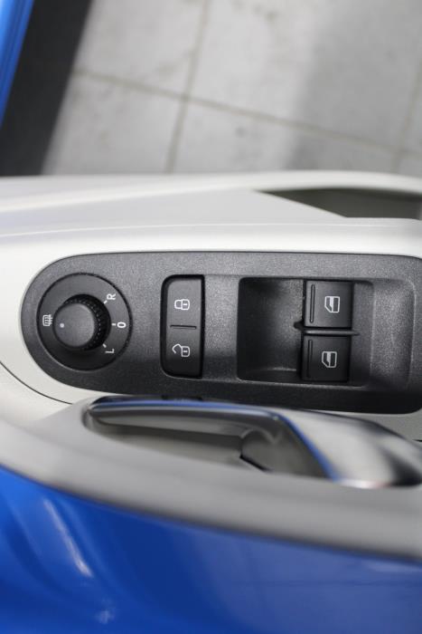 VOLKSWAGEN up! 2015