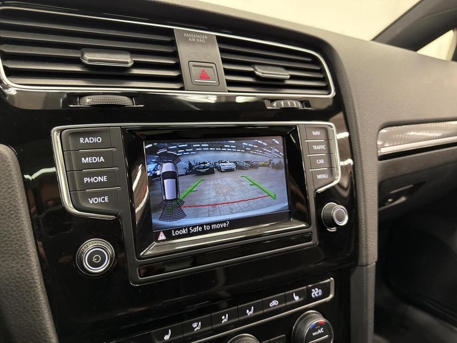 VOLKSWAGEN Golf 2015