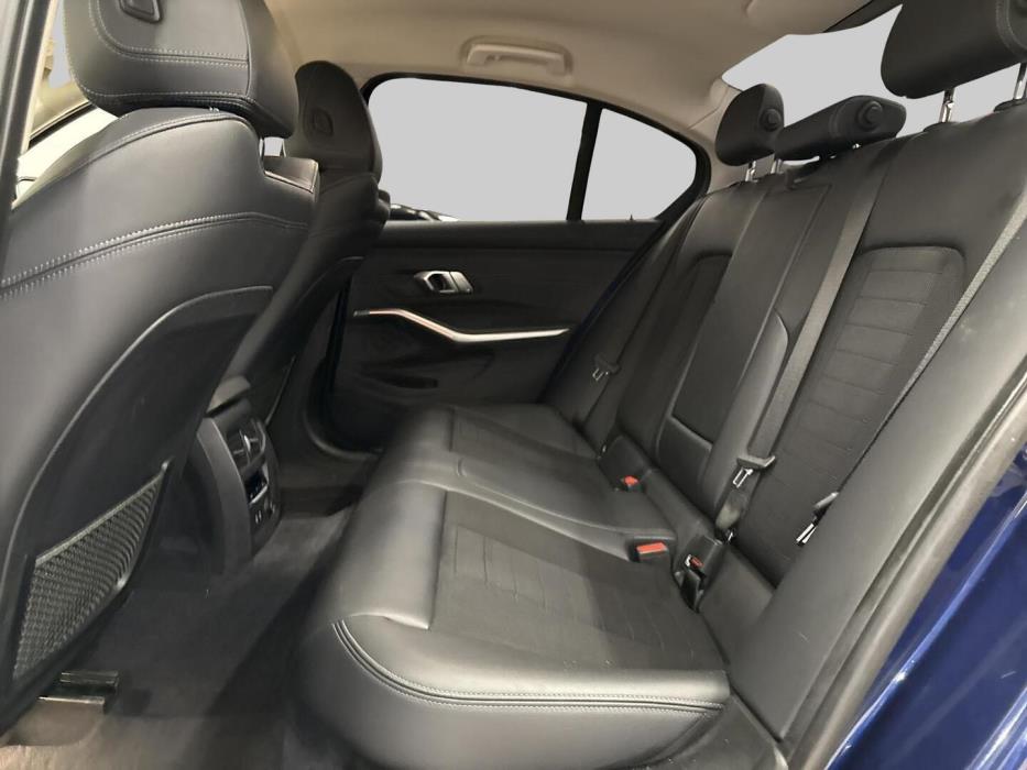BMW 330 2019