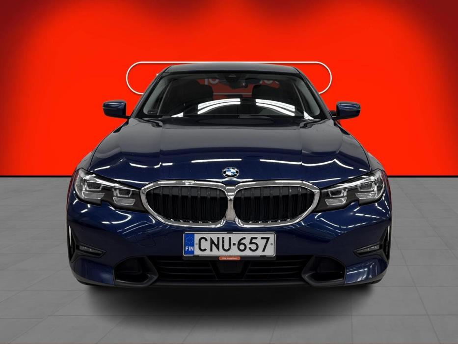 BMW 330 2019