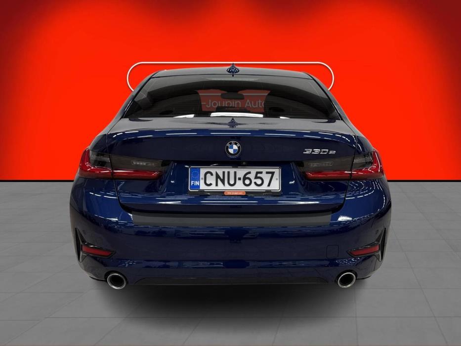 BMW 330 2019