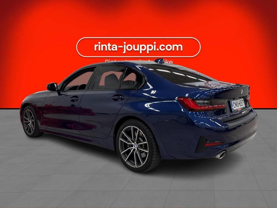 BMW 330 2019