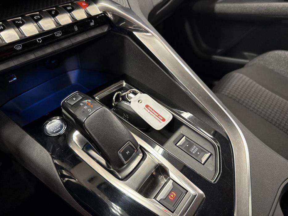 PEUGEOT 3008 2021