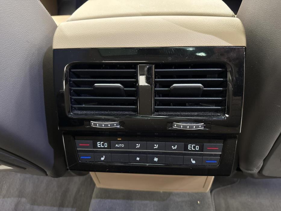 VOLKSWAGEN Touareg 2023