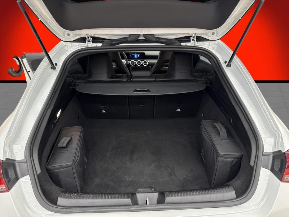 MERCEDES-BENZ CLA 2023