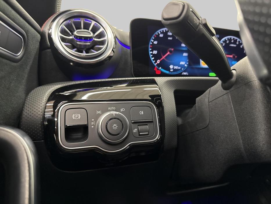 MERCEDES-BENZ CLA 2023