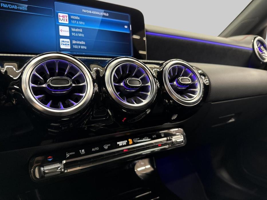MERCEDES-BENZ CLA 2023