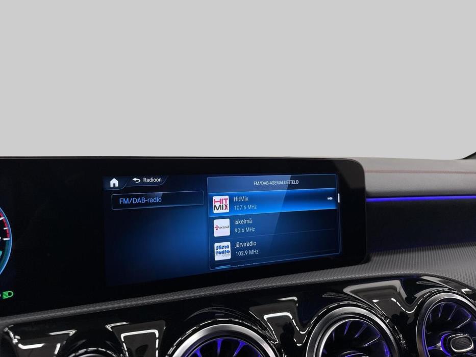 MERCEDES-BENZ CLA 2023