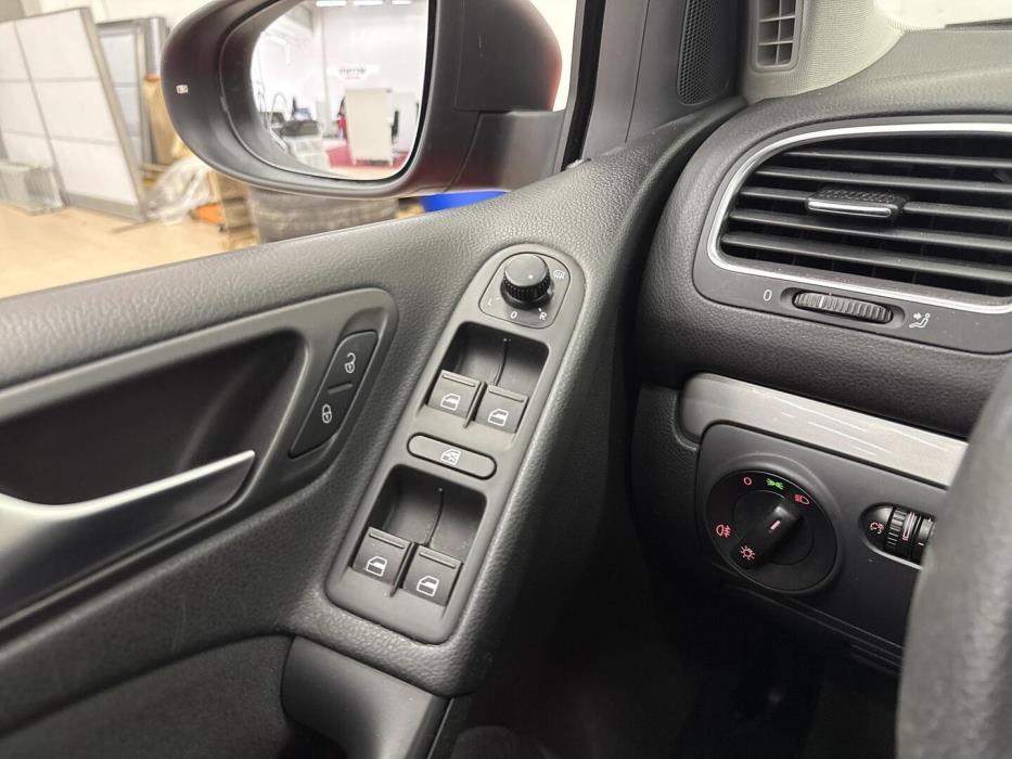 VOLKSWAGEN Golf 2010