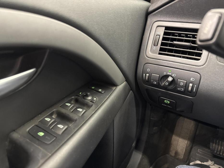 VOLVO V70 2010