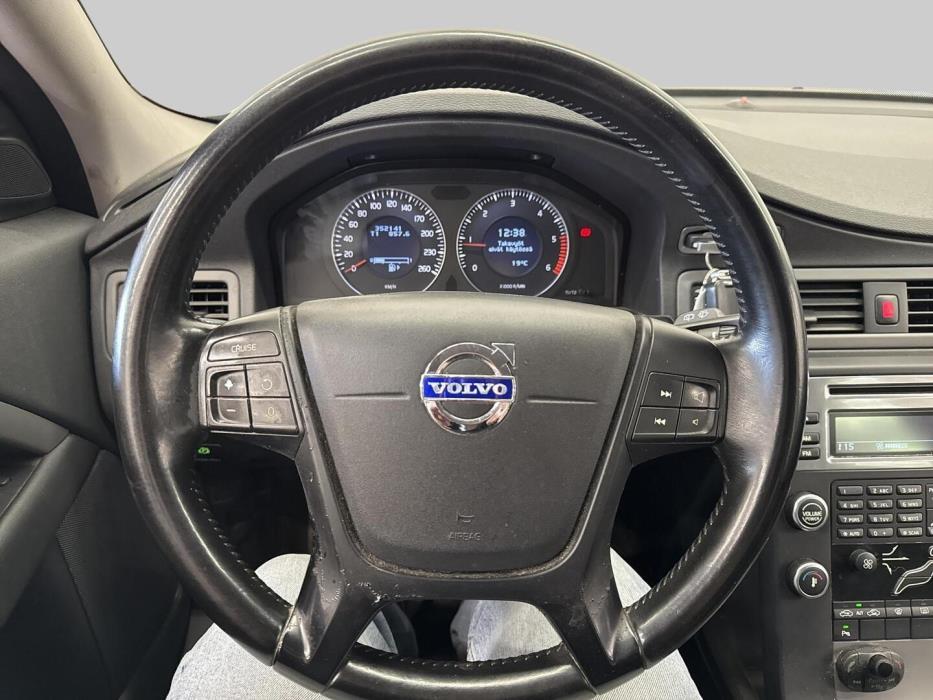 VOLVO V70 2010