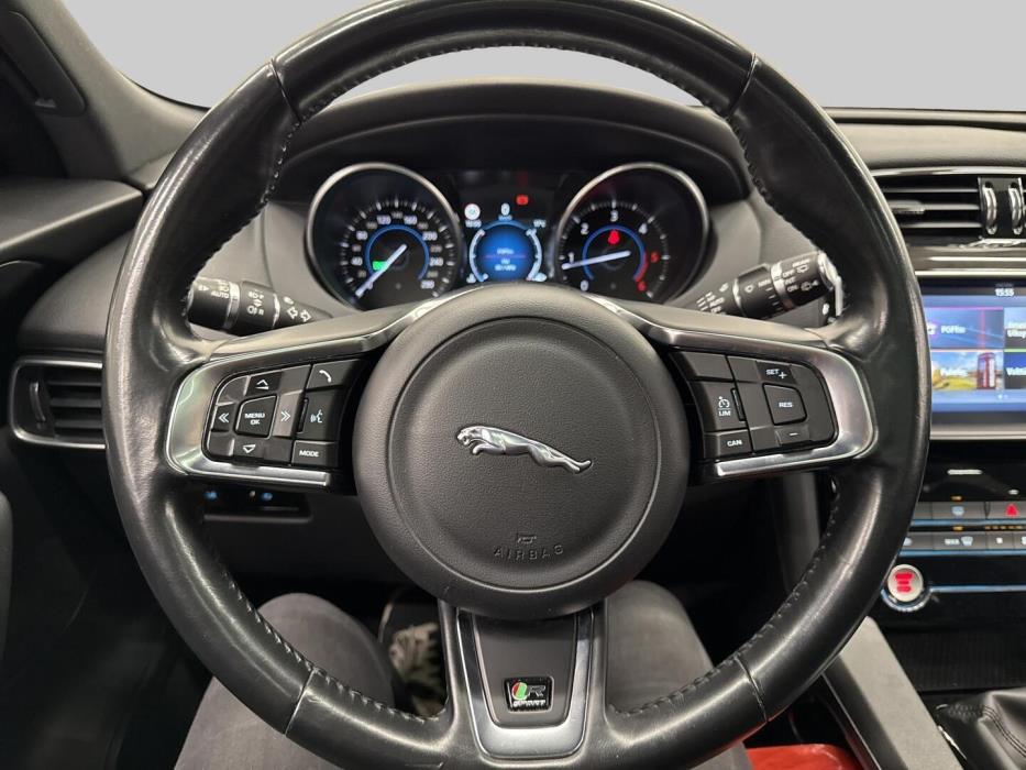 JAGUAR F-PACE 2016