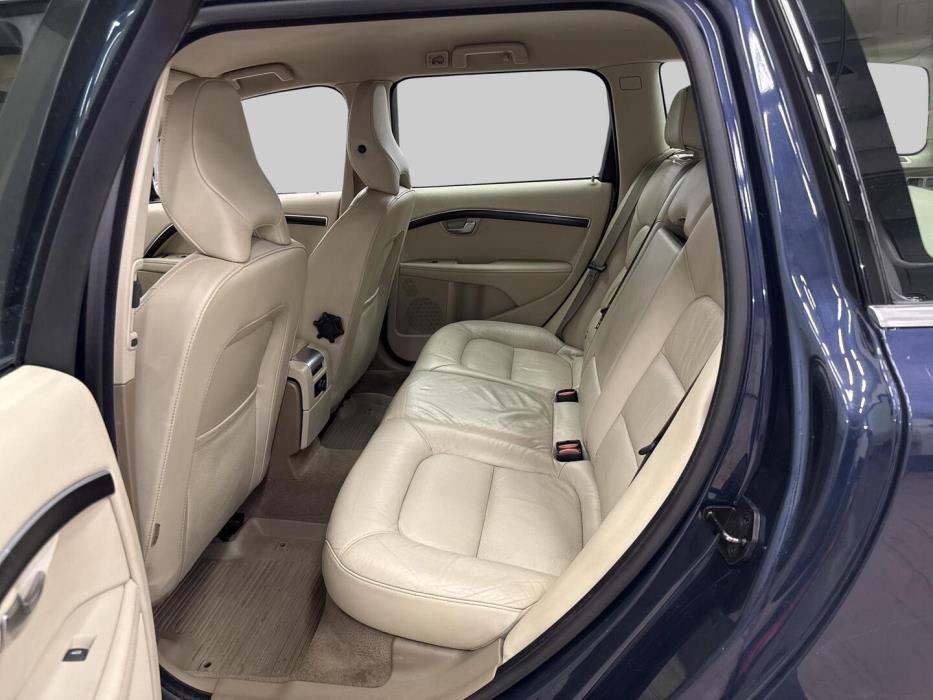 VOLVO V70 2012