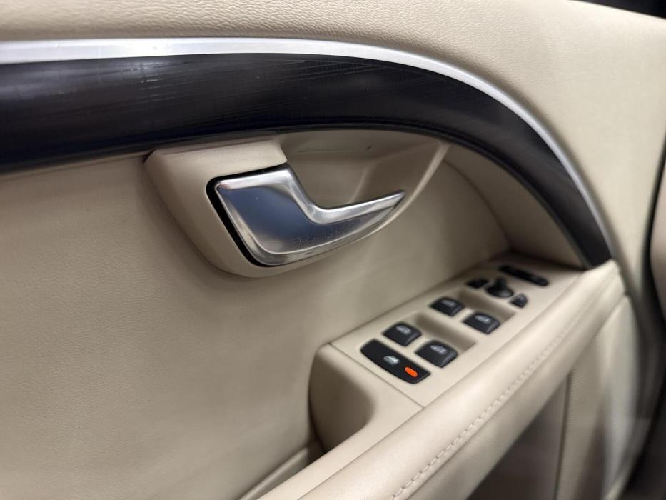 VOLVO V70 2012