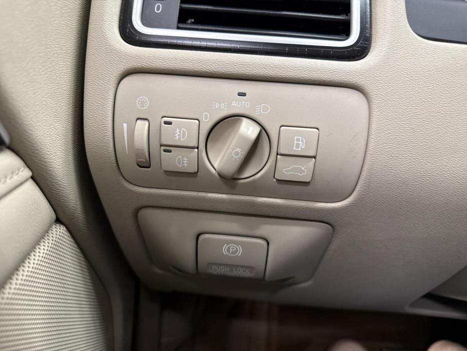 VOLVO V70 2012