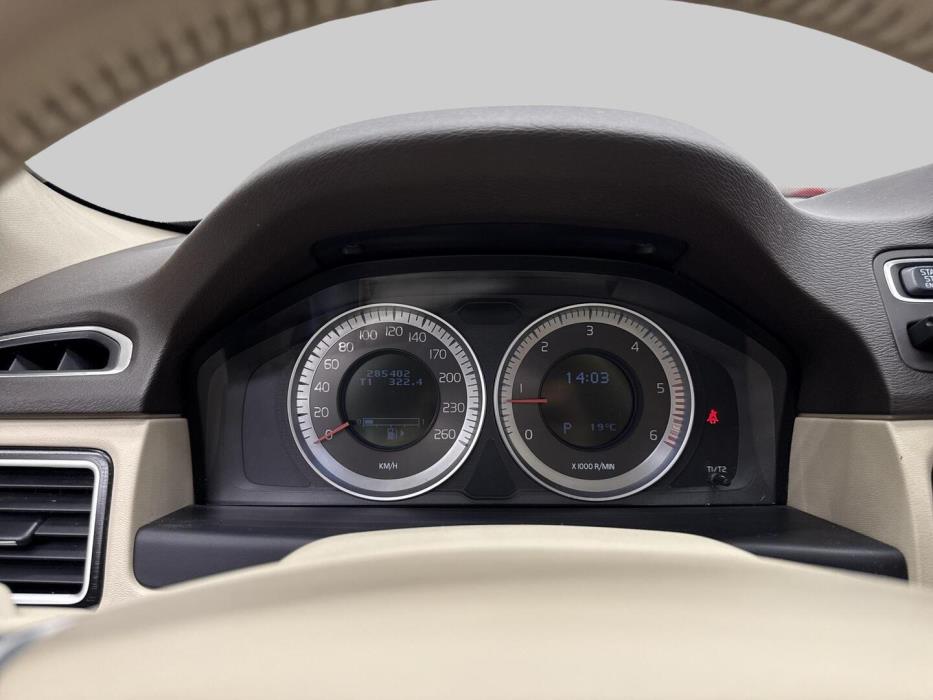 VOLVO V70 2012