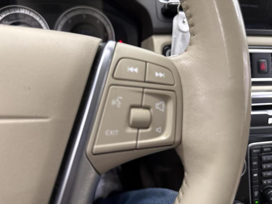 VOLVO V70 2012