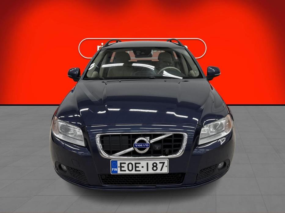 VOLVO V70 2012