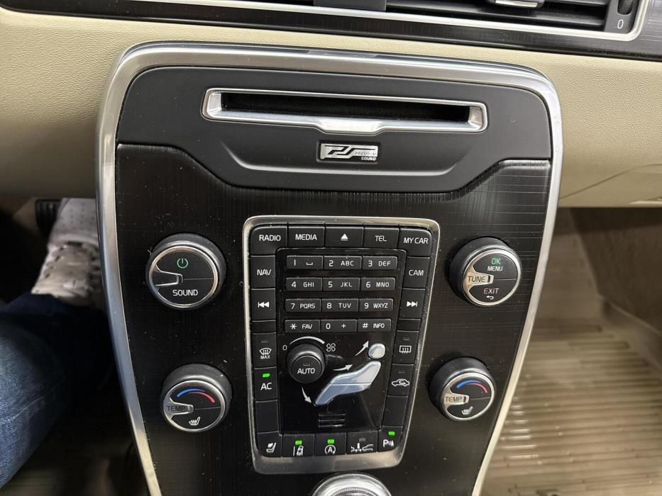 VOLVO V70 2012