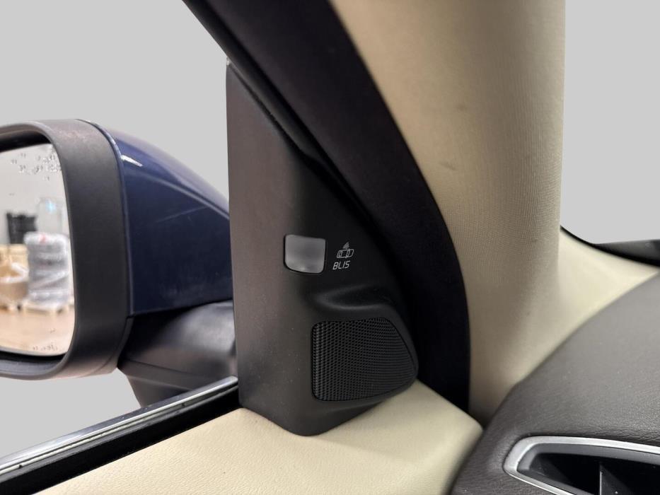 VOLVO V70 2012