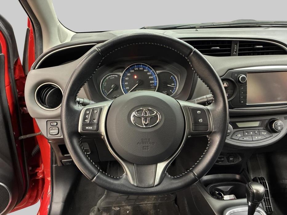 TOYOTA Yaris 2017