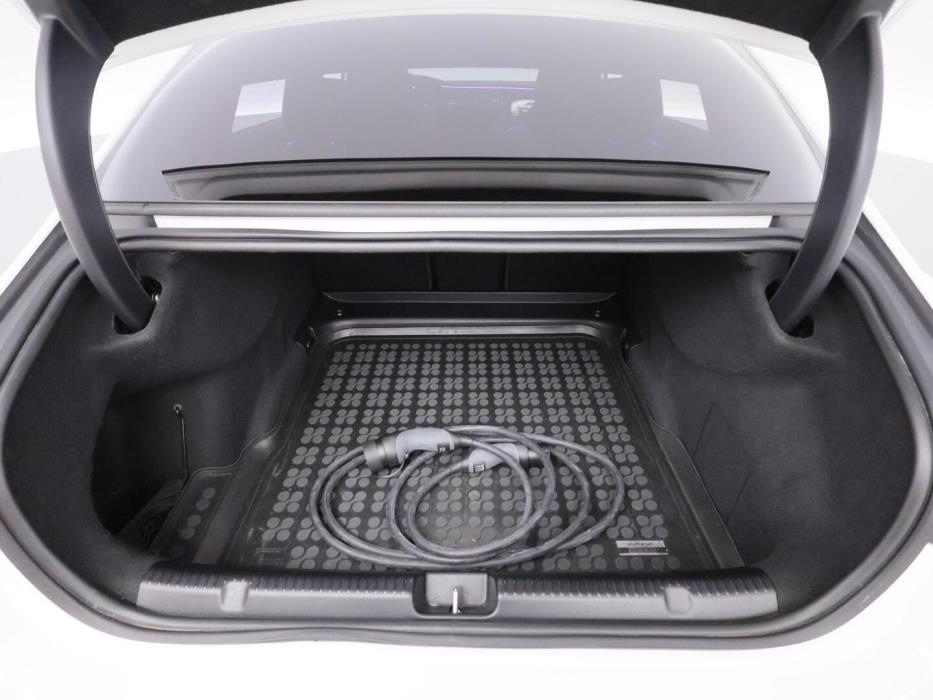 MERCEDES-BENZ EQE 2024