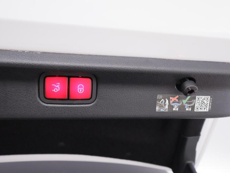 MERCEDES-BENZ EQE 2024