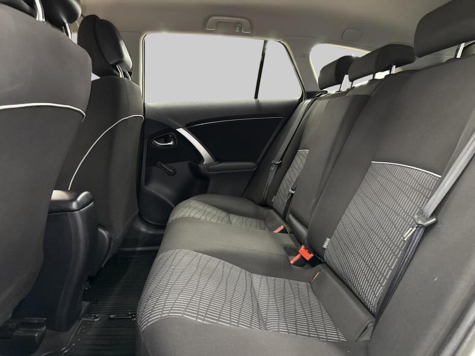 TOYOTA Avensis 2013
