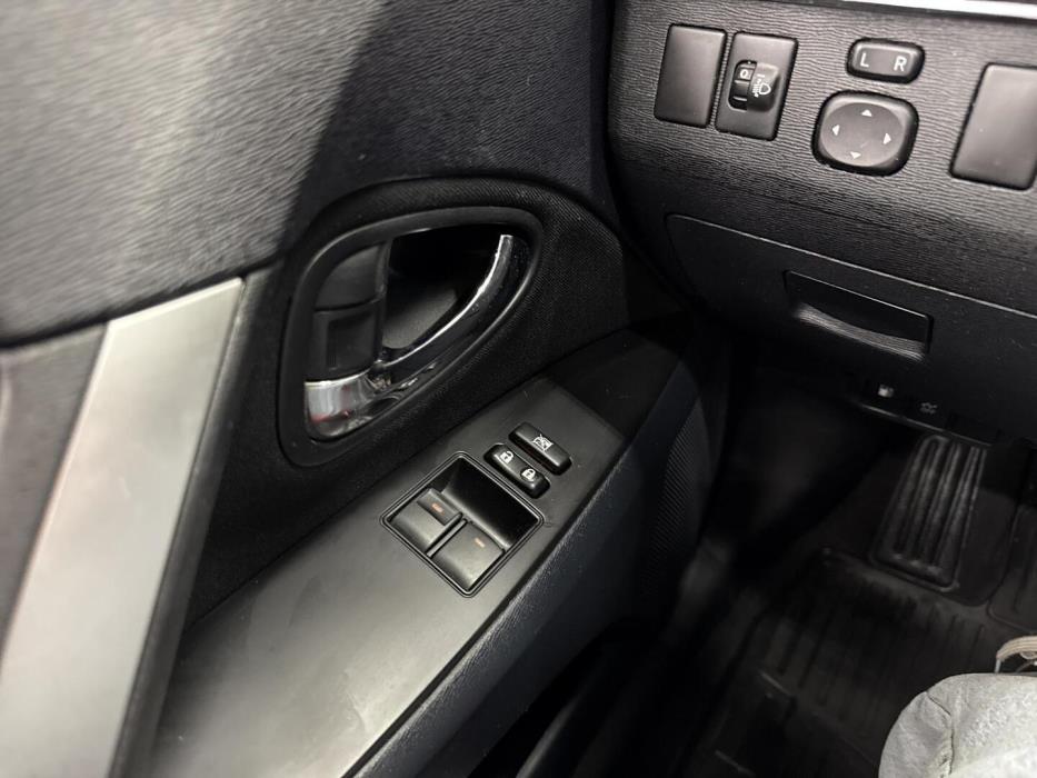 TOYOTA Avensis 2013