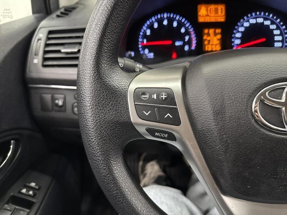 TOYOTA Avensis 2013