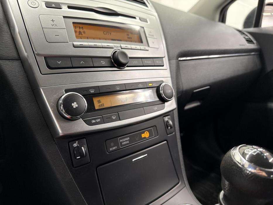 TOYOTA Avensis 2013