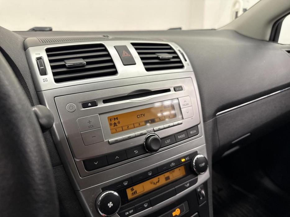 TOYOTA Avensis 2013