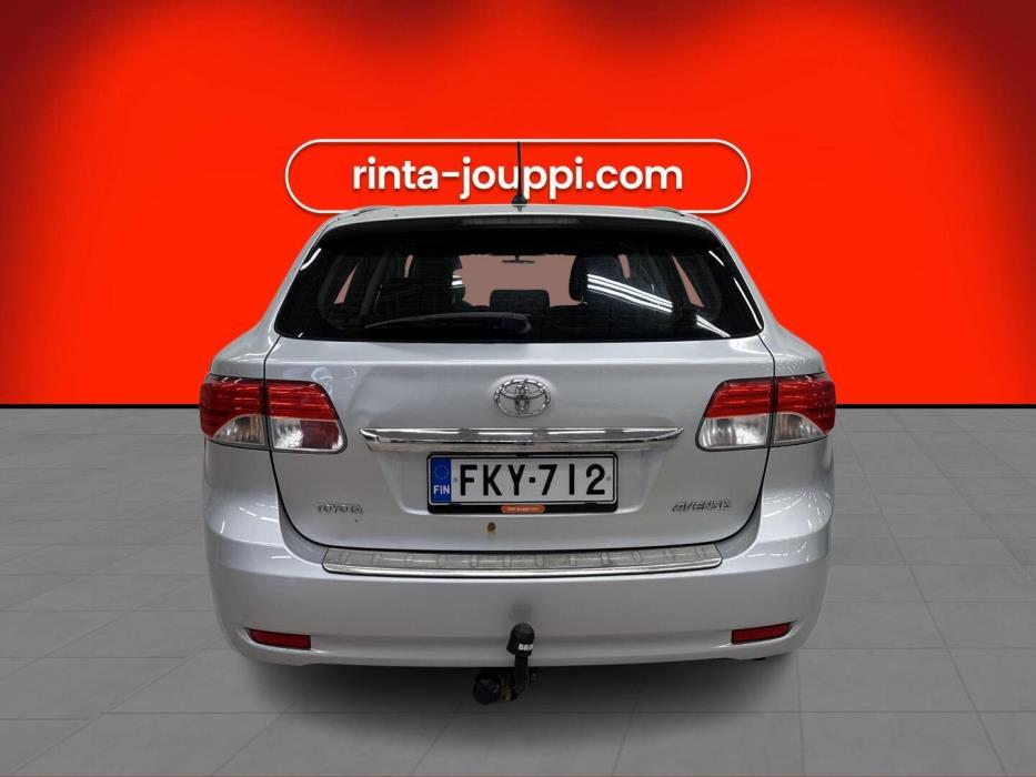 TOYOTA Avensis 2013