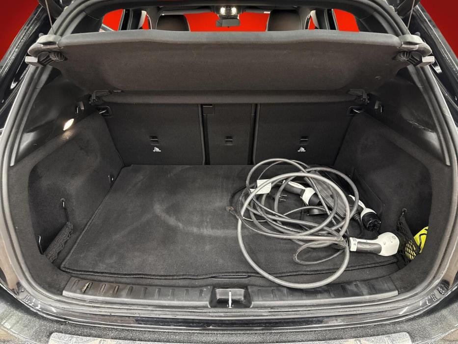 MERCEDES-BENZ EQA 2021