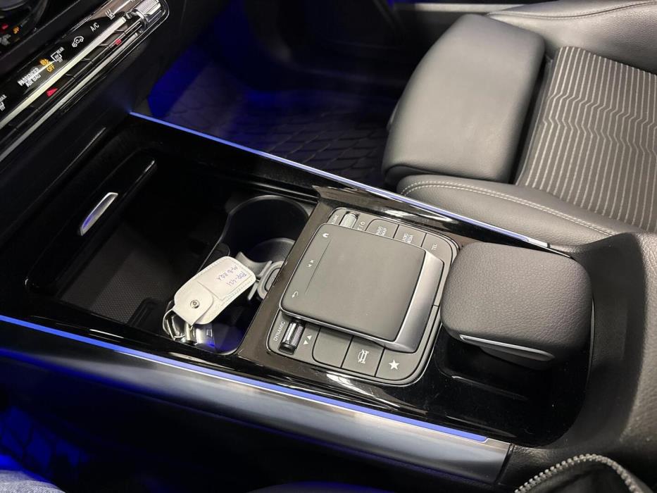 MERCEDES-BENZ EQA 2021