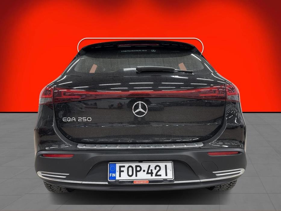 MERCEDES-BENZ EQA 2021