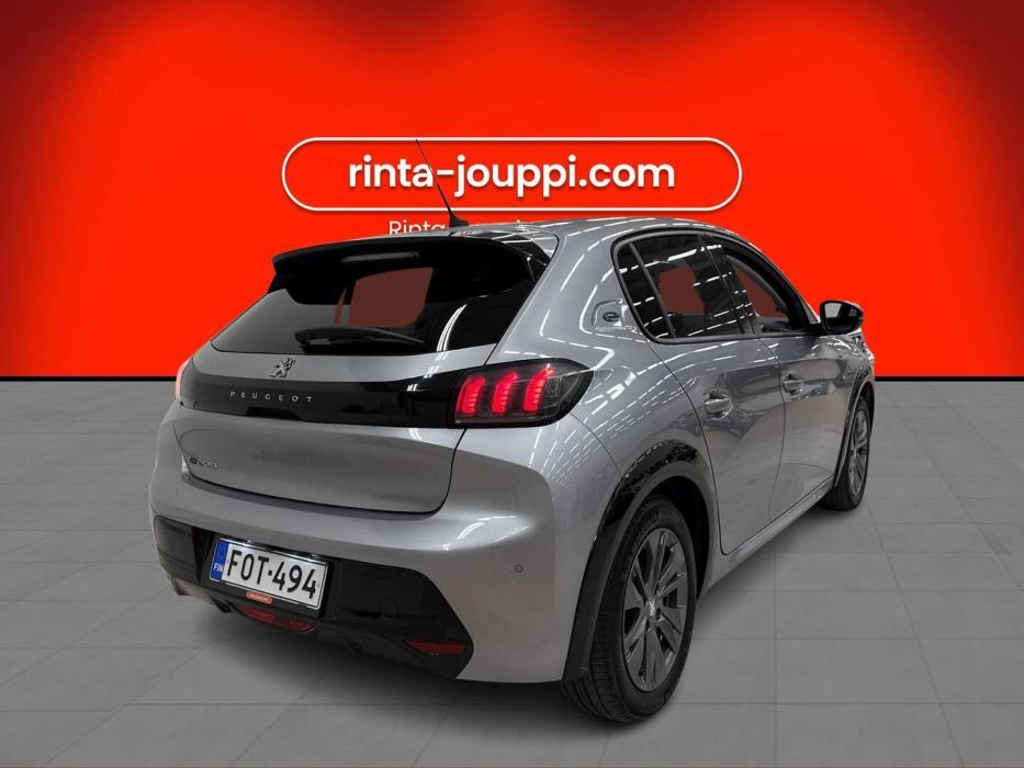PEUGEOT e-208 2021