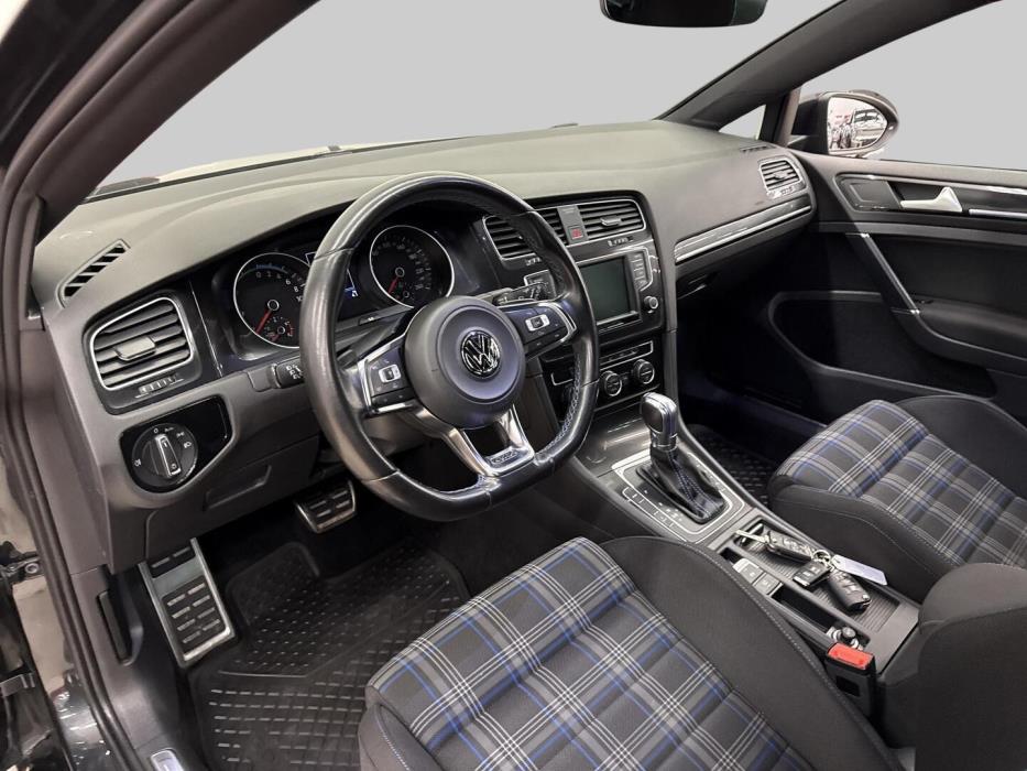 VOLKSWAGEN Golf 2017