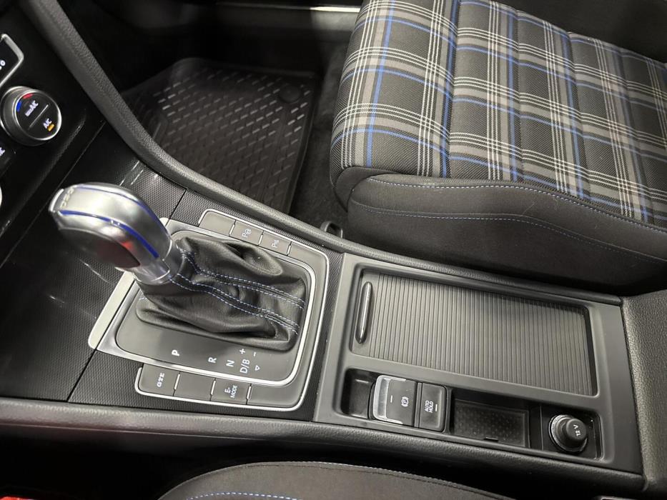 VOLKSWAGEN Golf 2017